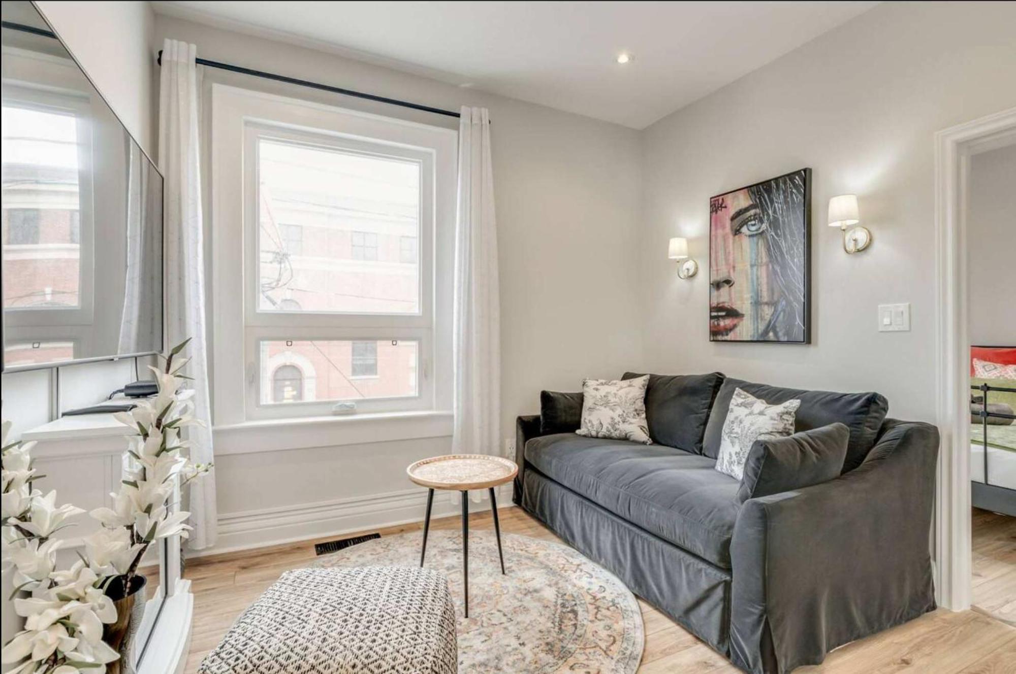 Casa Unique In Leslieville W Fireplace * Toronto